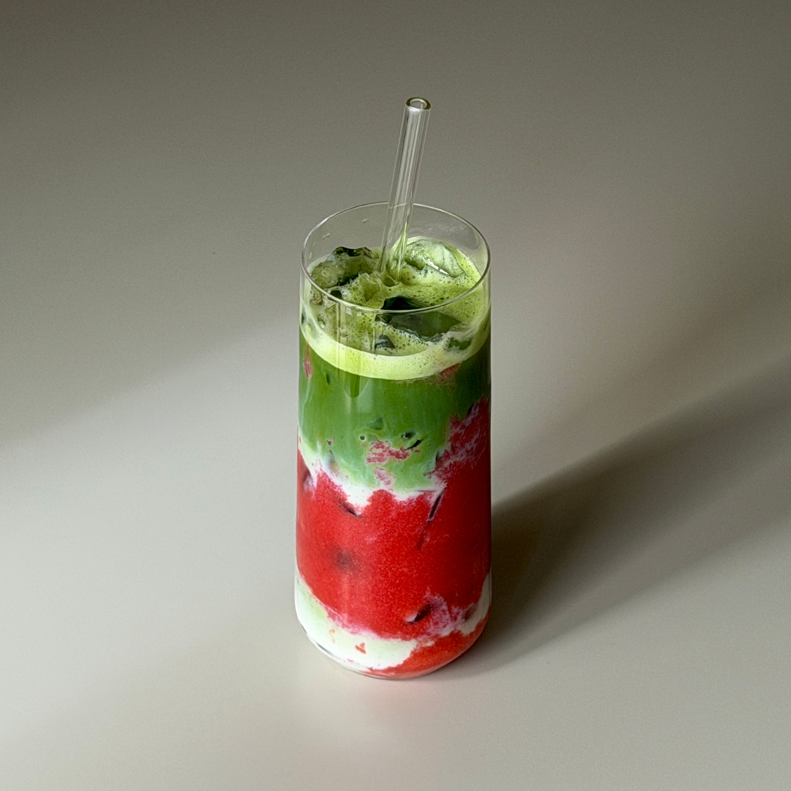 Iced jordbær-matcha